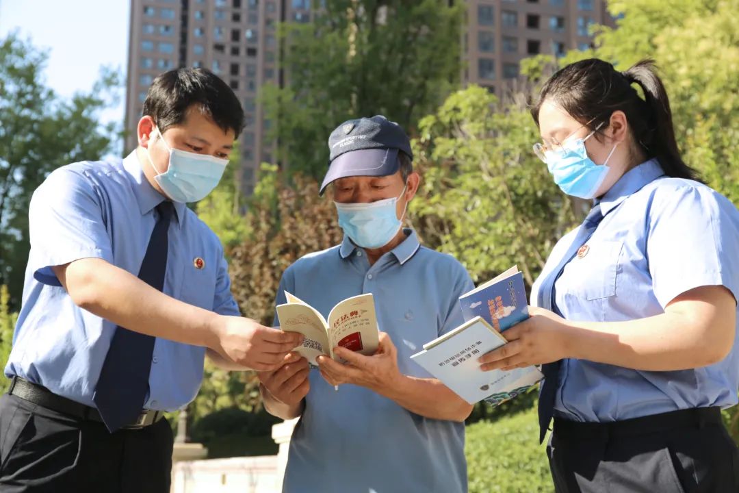 鄭州高新:開(kāi)展民法典送法進(jìn)社區(qū)活動(dòng)